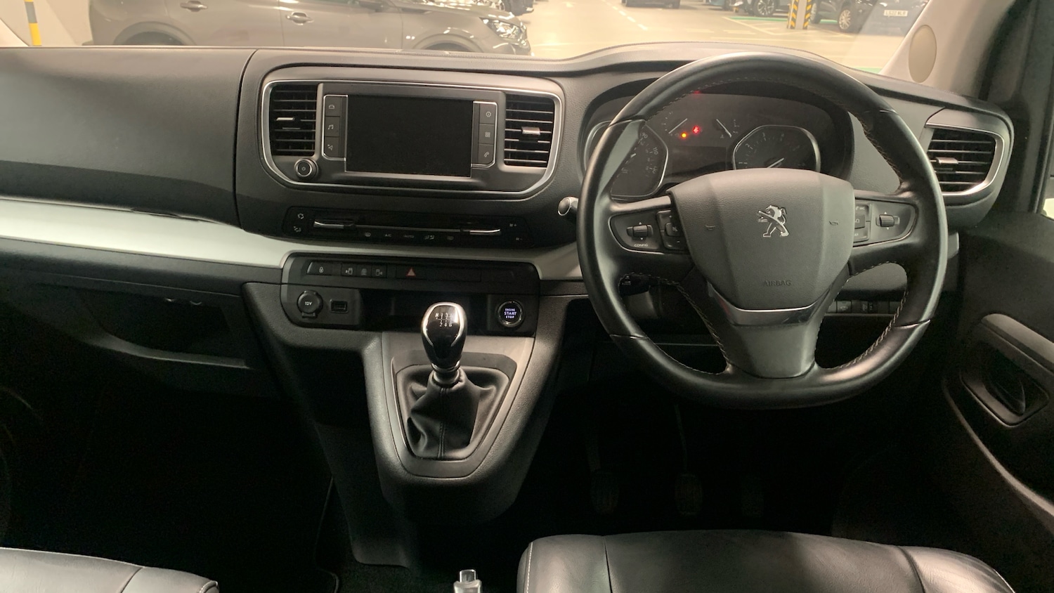 Used Peugeot Traveller 2020 for sale - 76381469: Photo 4