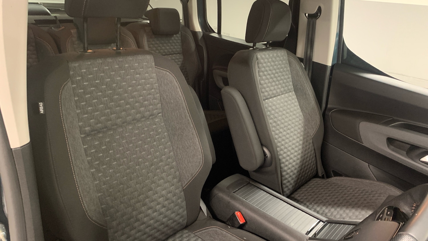 Used Peugeot Rifter 2024 for sale - 76327710: Photo 40