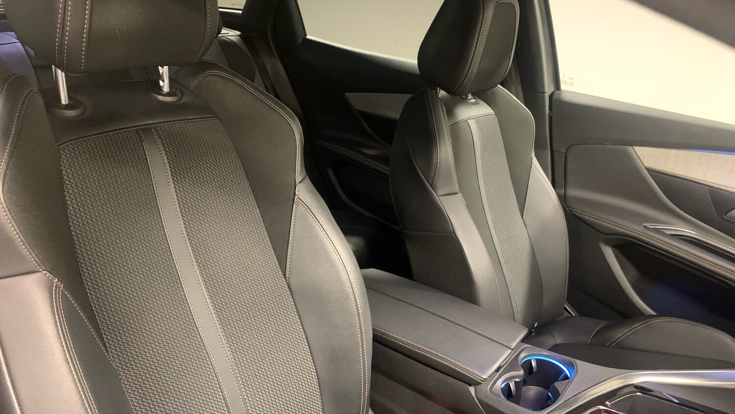 Used Peugeot 3008 2023 for sale - 76350364: Photo 42