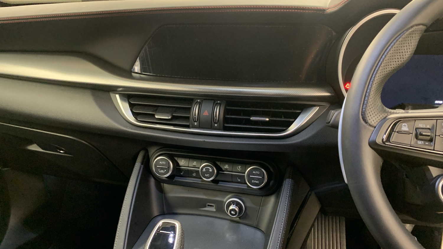 Used Alfa Romeo Stelvio 2025 for sale - 77176162: Photo 11