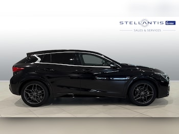 Used Infiniti Q30 2017 for sale - 75460208: Photo