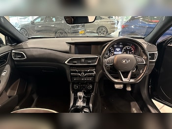 Used Infiniti Q30 2017 for sale - 75460208: Photo