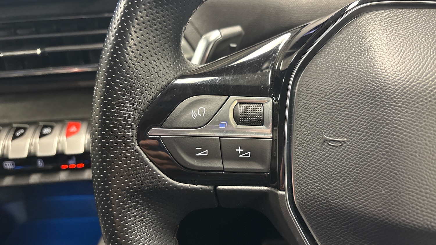 Used Peugeot 3008 2023 for sale - 76927447: Photo 24