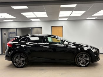 Used Volvo V40 2017 for sale - 76092852: Photo