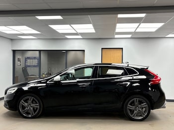 Used Volvo V40 2017 for sale - 76092852: Photo