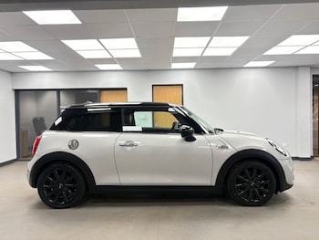 Used MINI Hatch 2017 for sale - 77936636: Photo