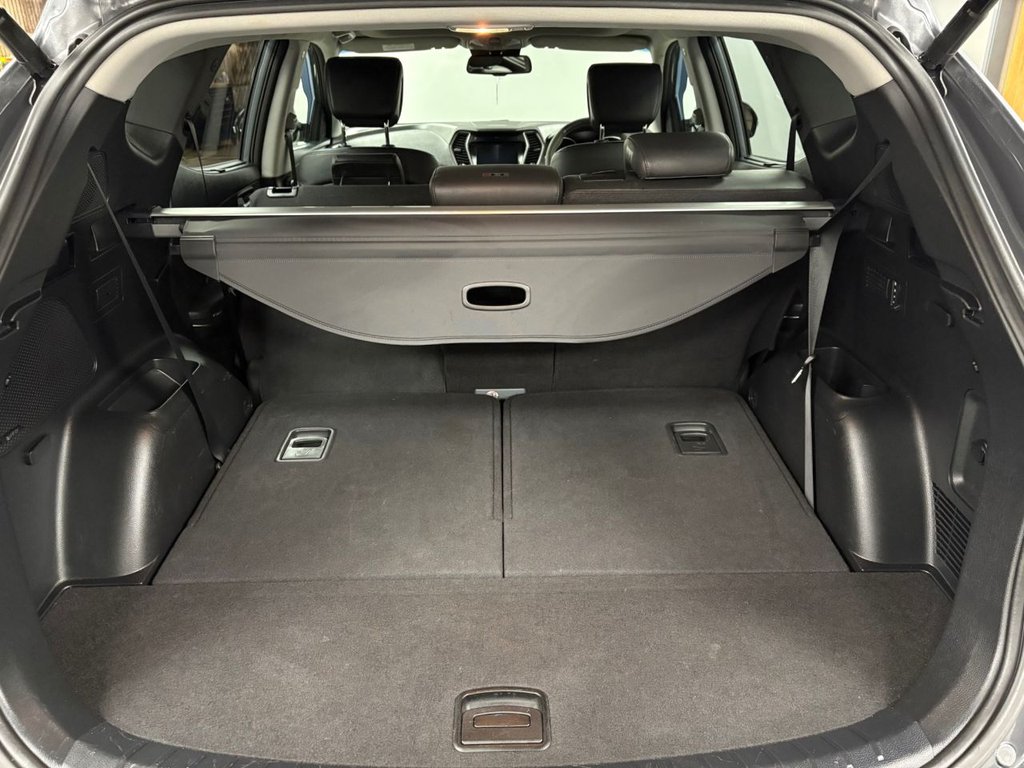 Used Hyundai Santa Fe 2018 for sale - 76582352: Photo 12