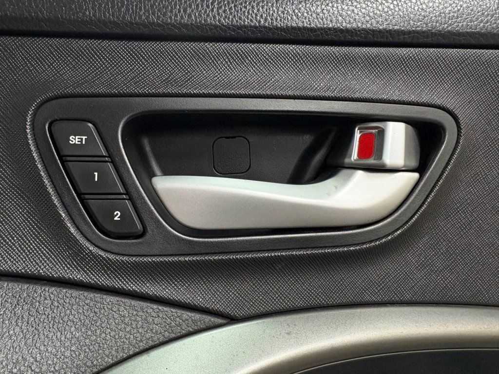 Used Hyundai Santa Fe 2018 for sale - 76582352: Photo 16