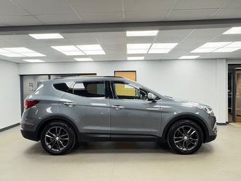 Used Hyundai Santa Fe 2018 for sale - 76582352: Photo