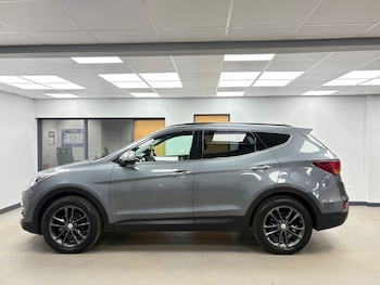 Used Hyundai Santa Fe 2018 for sale - 76582352: Photo