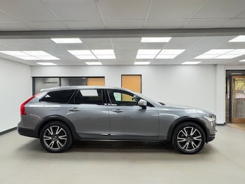 Used Volvo V90 Cross Country 2019 for sale - 78738607: Photo