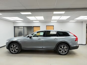 Used Volvo V90 Cross Country 2019 for sale - 78738607: Photo