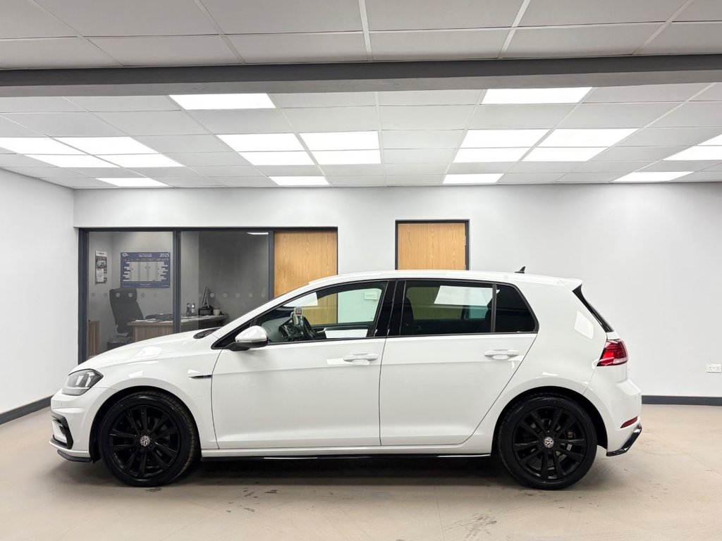 Used Volkswagen Golf 2017 for sale - 76841235: Photo 4