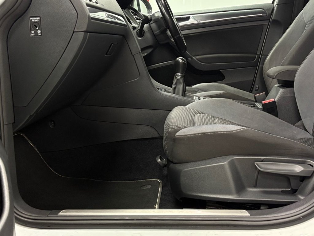 Used Volkswagen Golf 2017 for sale - 76841235: Photo 7