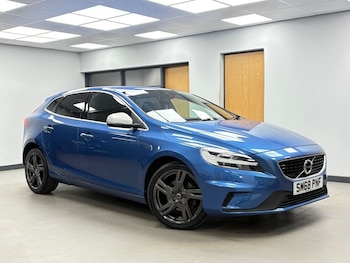 Used Volvo V40 2018 for sale - 76547131: Photo
