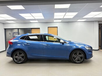 Used Volvo V40 2018 for sale - 76547131: Photo