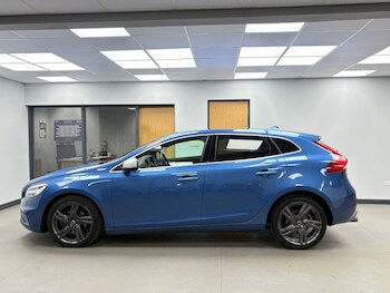 Used Volvo V40 2018 for sale - 76547131: Photo