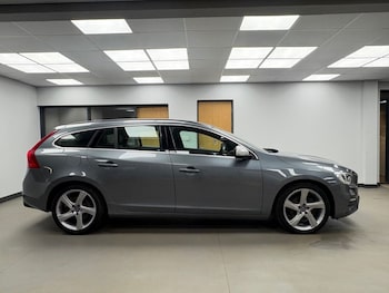 Used Volvo V60 2016 for sale - 77328213: Photo