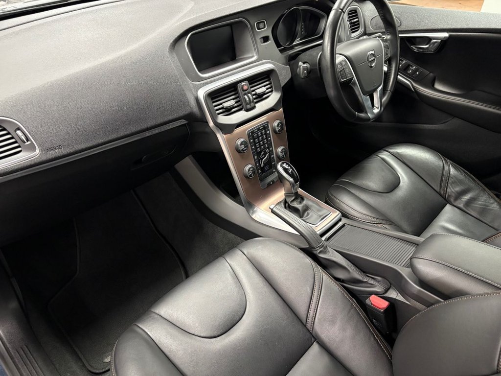 Used Volvo V40 2018 for sale - 76582565: Photo 10