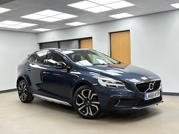 Used Volvo V40 2018 for sale - 76582565: Photo