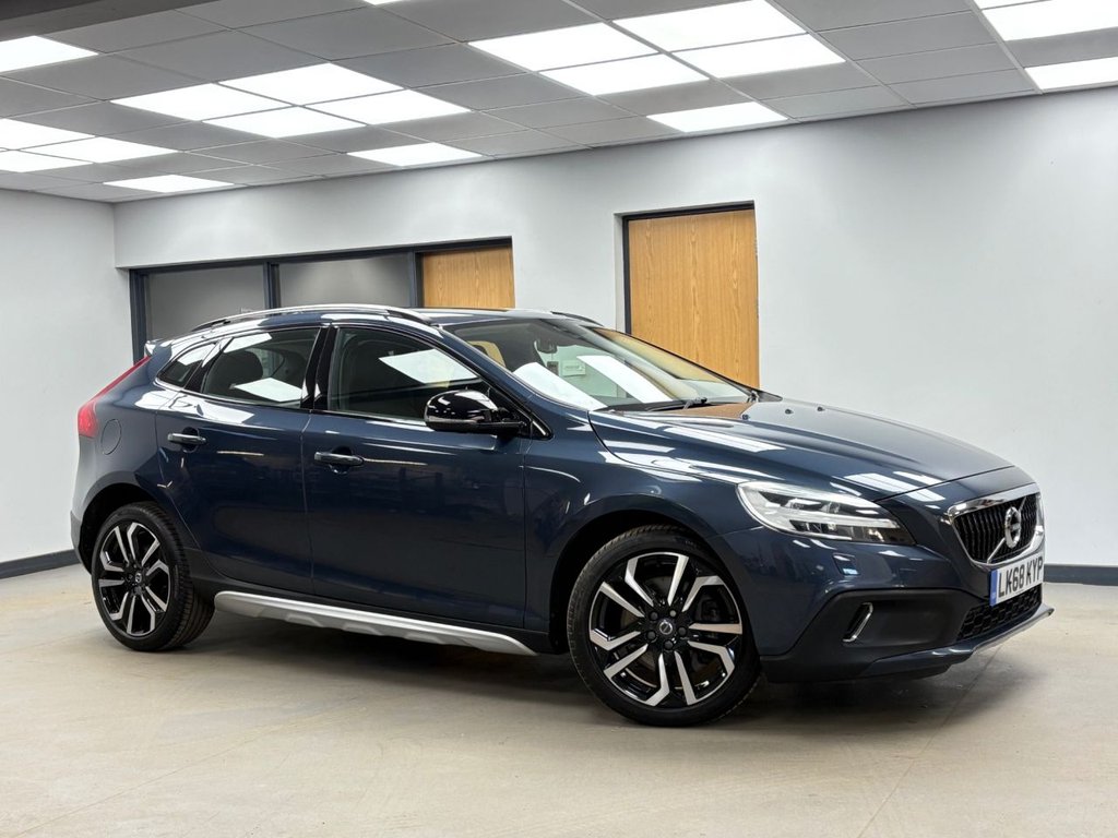 Used Volvo V40 2018 for sale - 76582565: Photo 2
