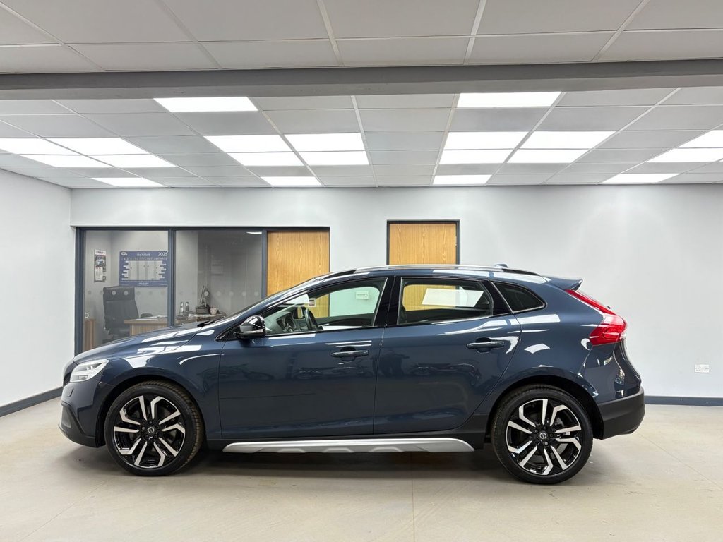 Used Volvo V40 2018 for sale - 76582565: Photo 4
