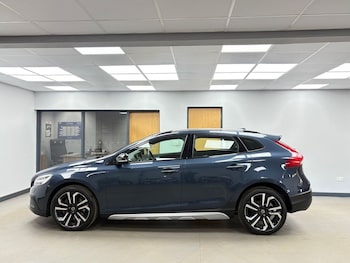 Used Volvo V40 2018 for sale - 76582565: Photo