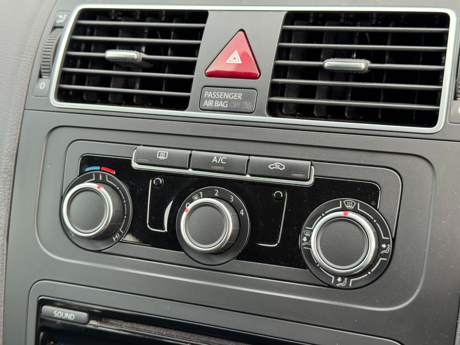 Used Volkswagen Touran 2014 for sale - 77991987: Photo 24