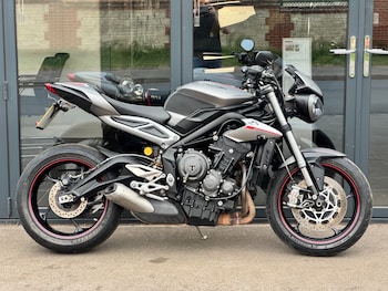 Used Triumph STREET 2017 for sale - bike-74640798: Photo