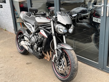 Used Triumph STREET 2017 for sale - bike-74640798: Photo