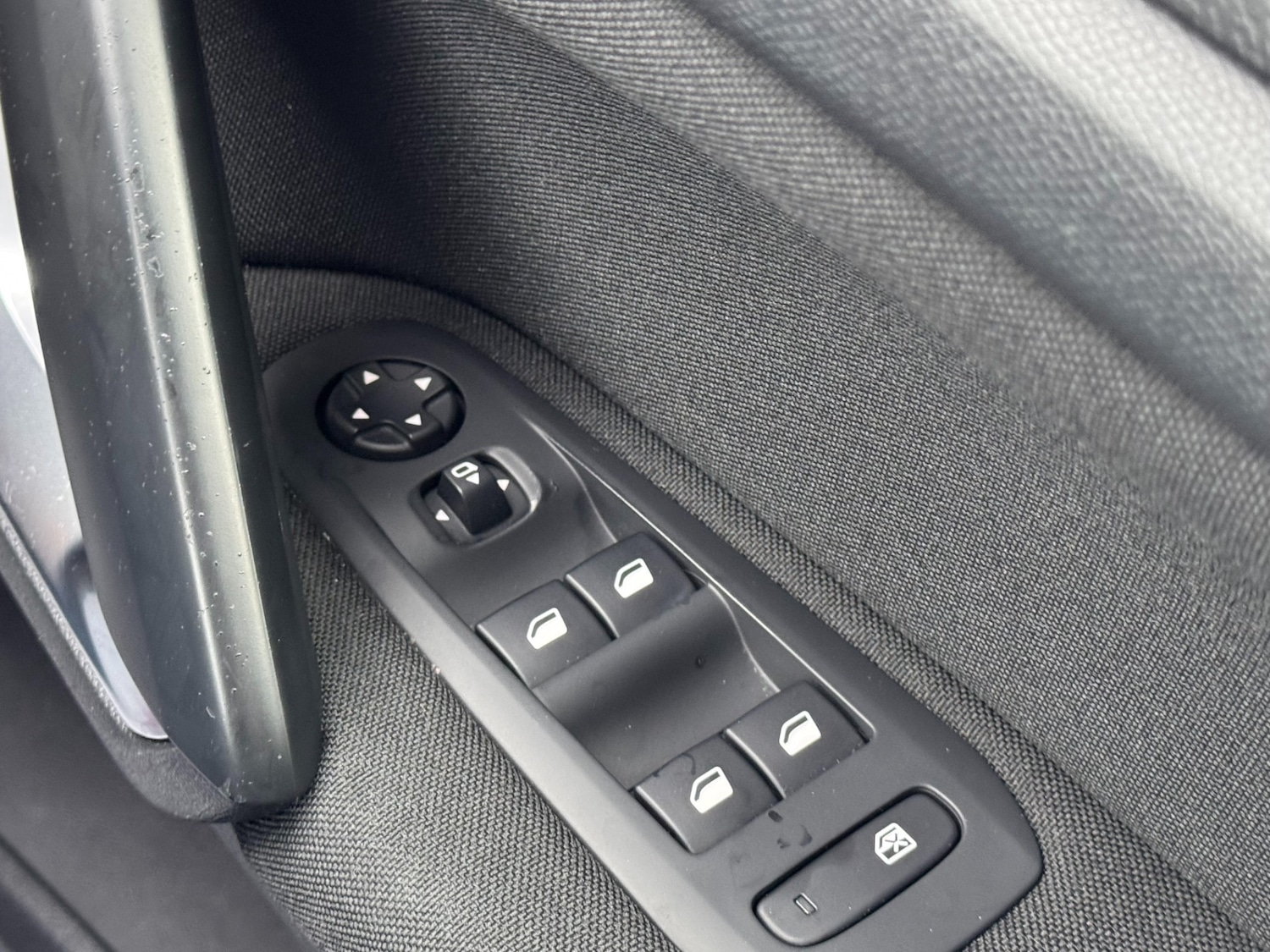 Used Peugeot 308 2017 for sale - 77166178: Photo 24