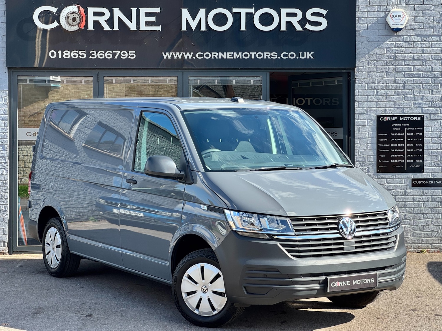 Used Volkswagen Transporter 2024 for sale - 76118050: Photo 1