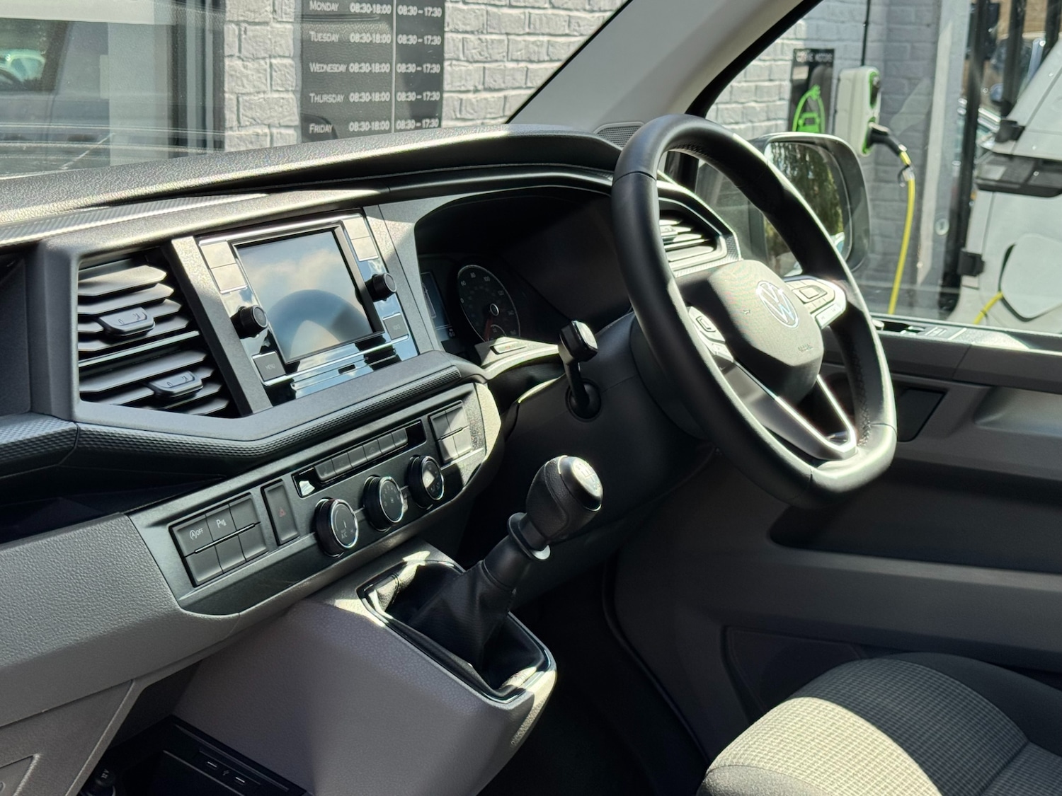Used Volkswagen Transporter 2024 for sale - 76118050: Photo 14