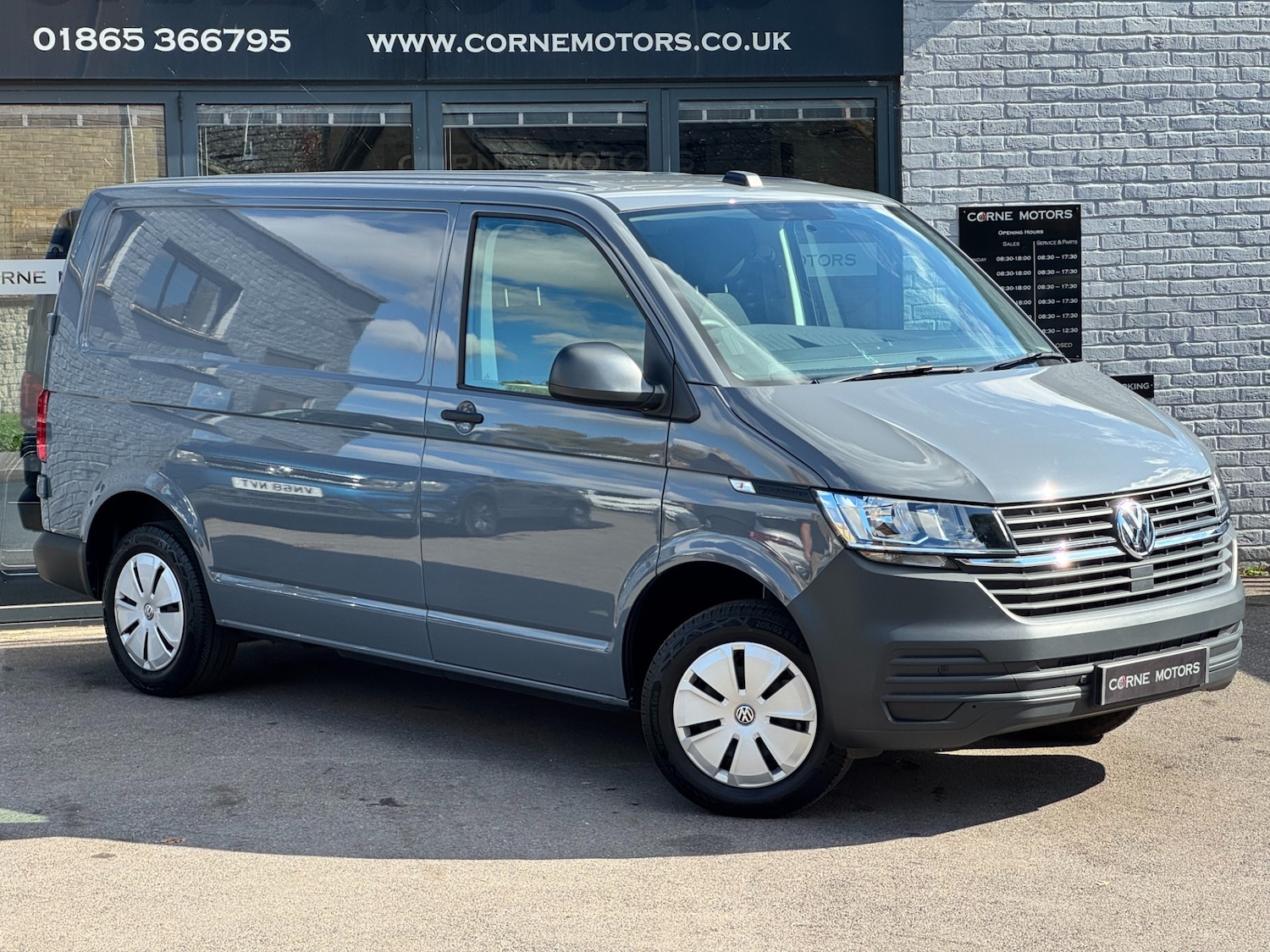 Used Volkswagen Transporter 2024 for sale - 76118050: Photo 2