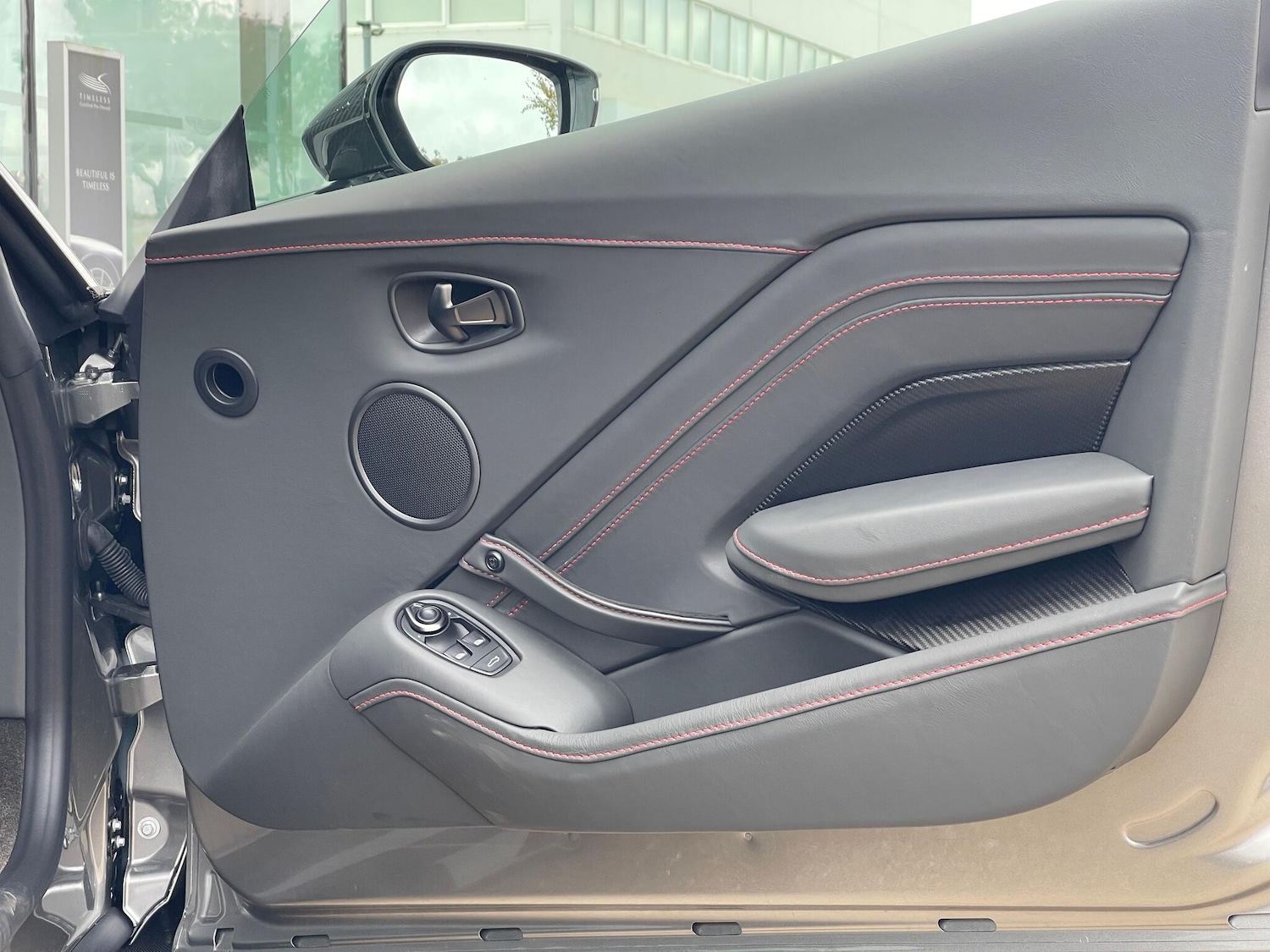 Used Aston Martin Vantage 2022 for sale - 77143300: Photo 57