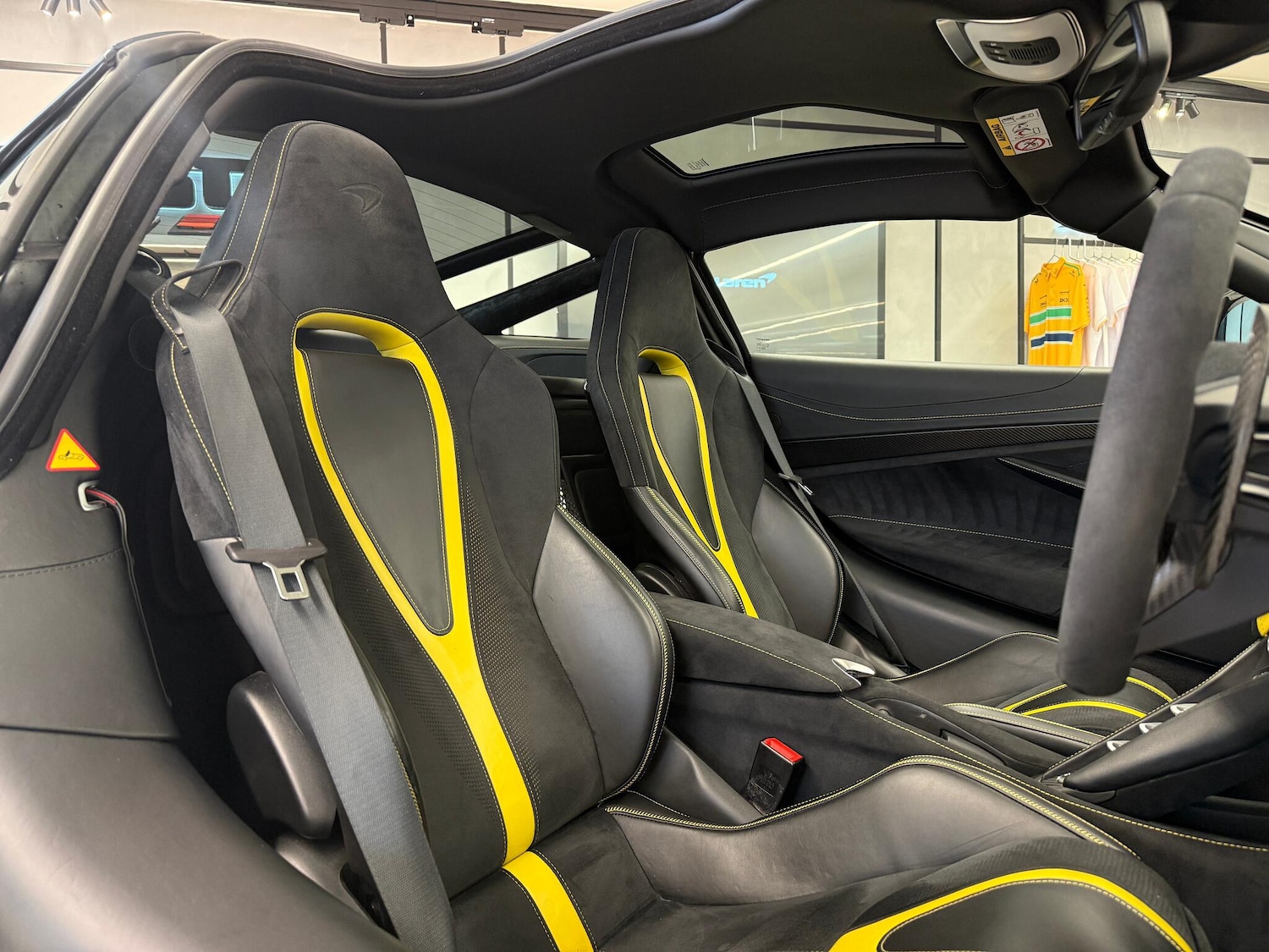 Used McLaren 720S 2018 for sale - 76886401: Photo 2