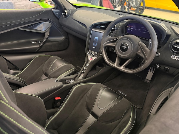 Used McLaren 720S 2022 for sale - 76337120: Photo 2