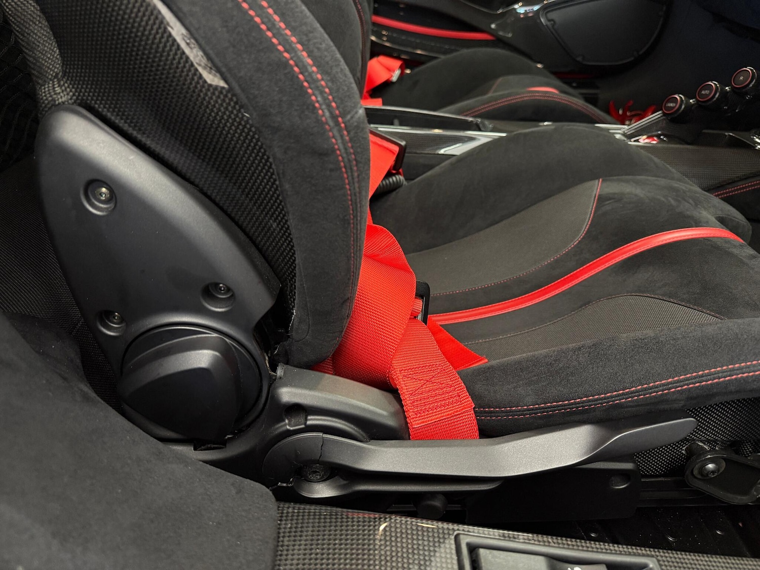 Used Ferrari 488 Pista 2019 for sale - 76389346: Photo 41