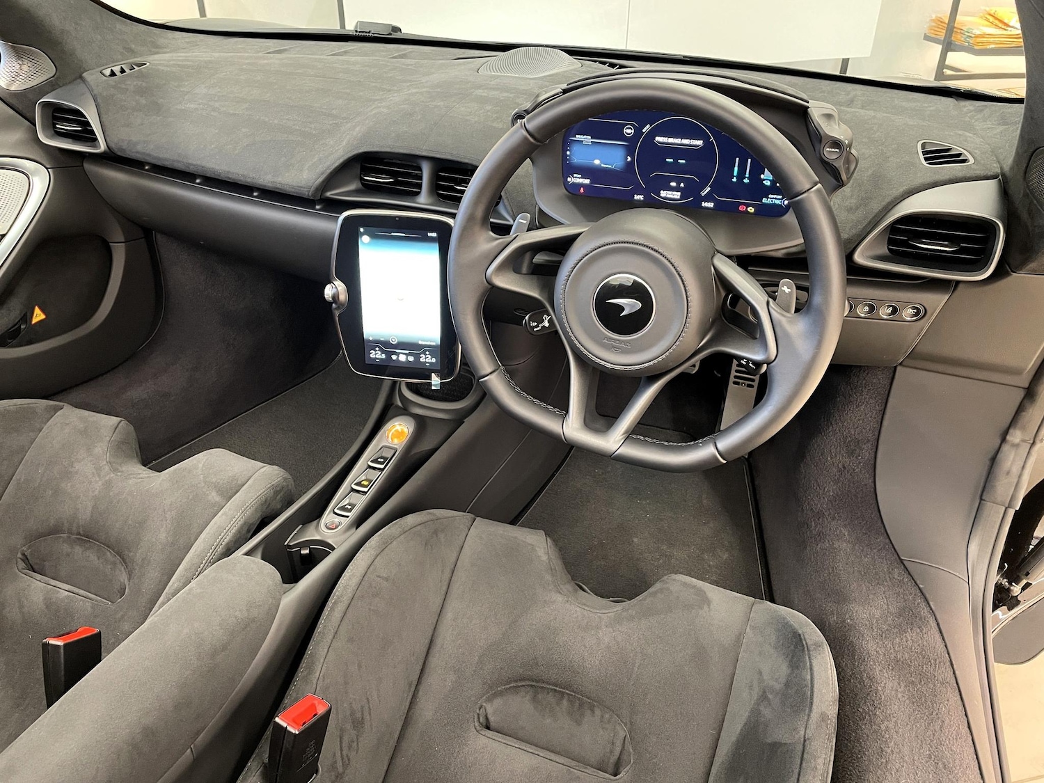 Used McLaren Artura 2025 for sale - 76572111: Photo 3