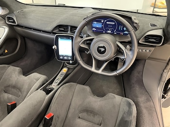 Used McLaren Artura 2025 for sale - 76572111: Photo