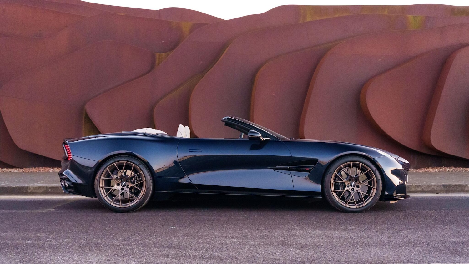 Used Aston Martin Vanquish for sale - 77190711: Photo 2