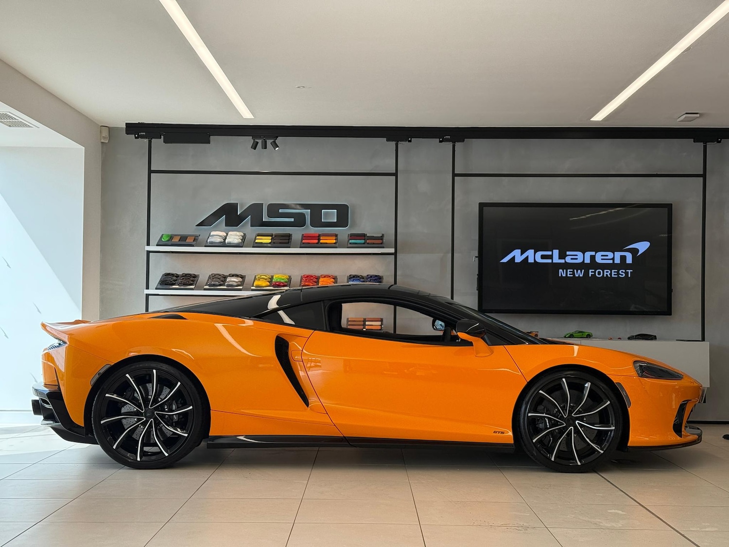 Used McLaren GT 2025 for sale - 76485771: Photo 2