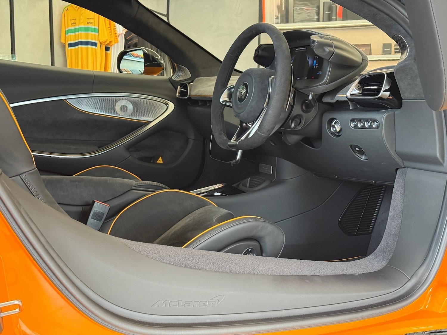 Used McLaren Artura 2025 for sale - 76987942: Photo 19