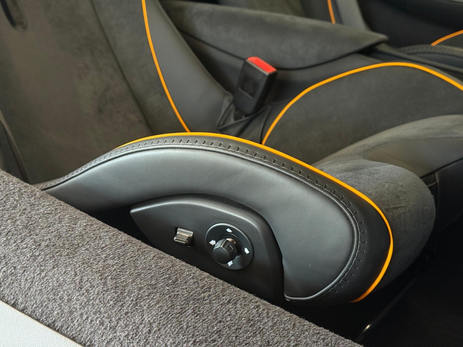 Used McLaren Artura 2025 for sale - 76987942: Photo 7