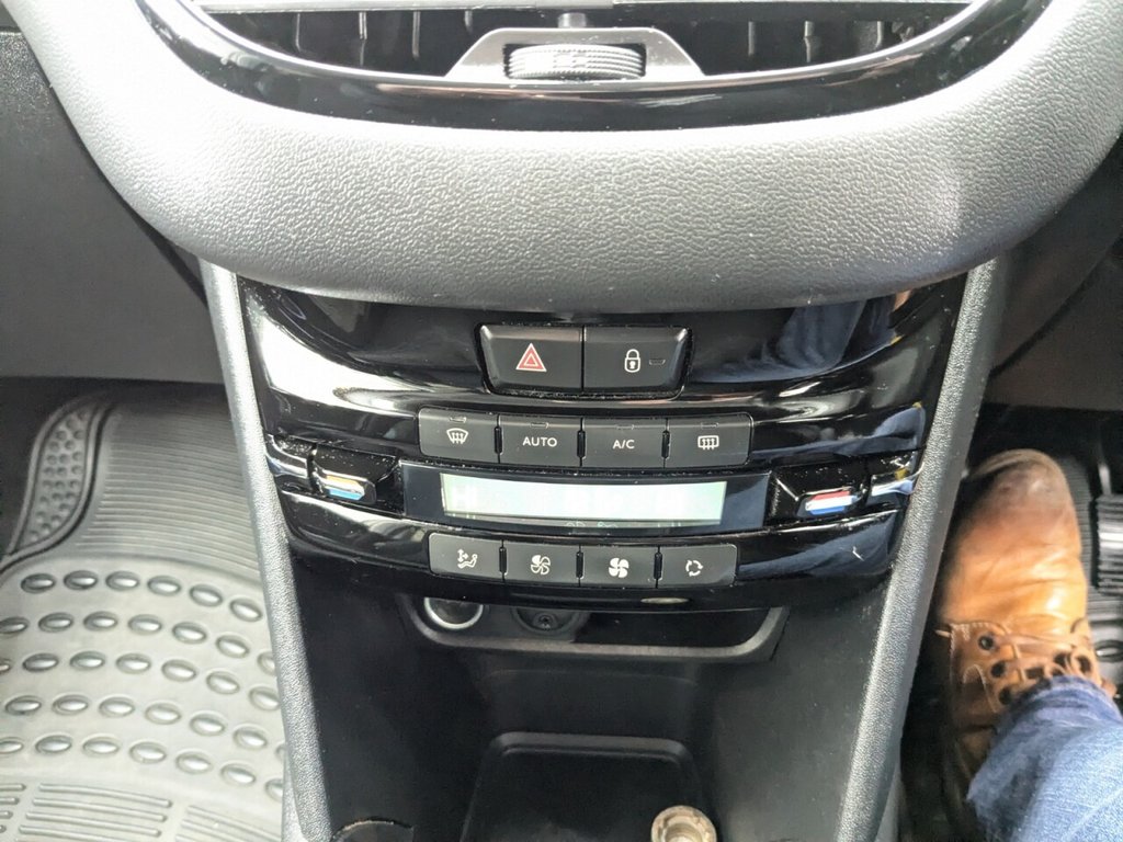 Used Peugeot 208 2014 for sale - 77498547: Photo 24