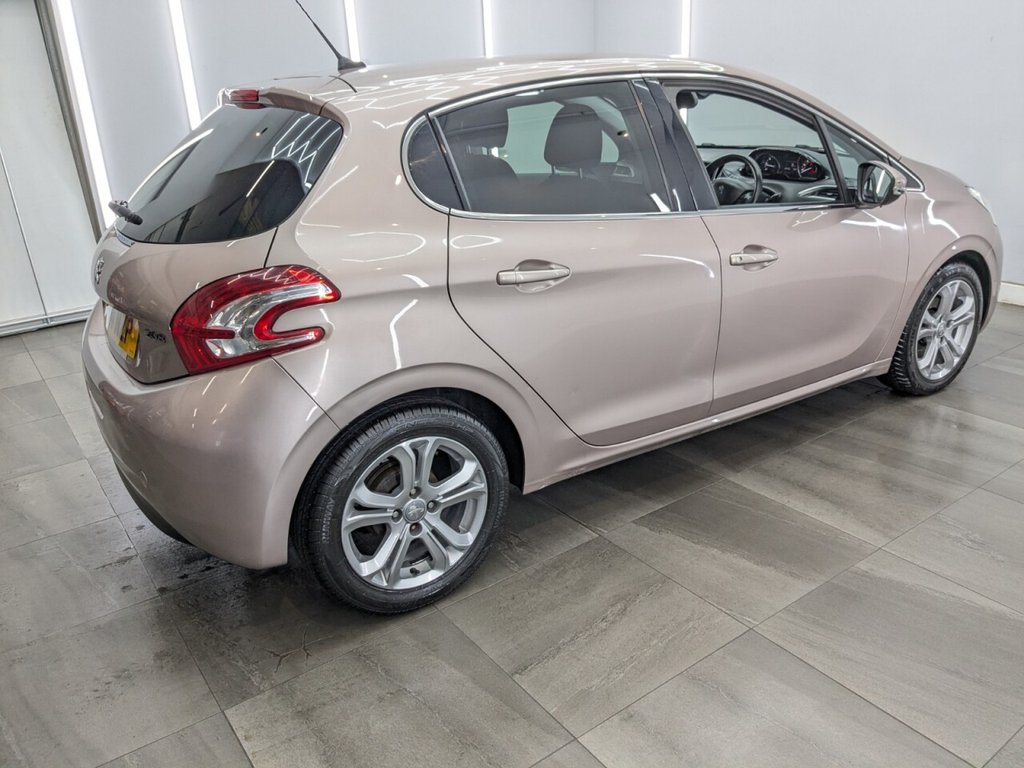 Used Peugeot 208 2014 for sale - 77498547: Photo 8