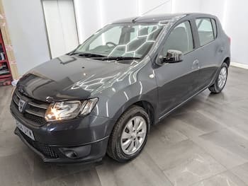 Used Dacia Sandero 2015 for sale - 79843329: Photo