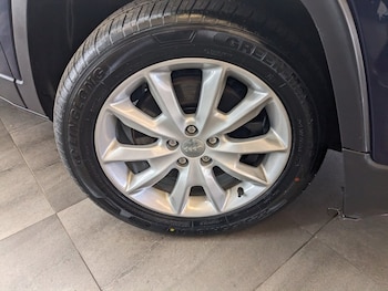Used Jeep Cherokee 2015 for sale - 78839572: Photo