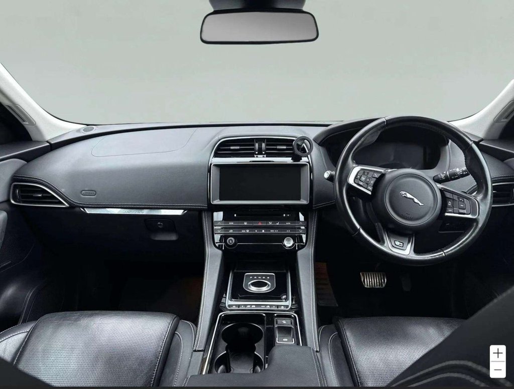 Used Jaguar F-Pace 2016 for sale - 76323693: Photo 6