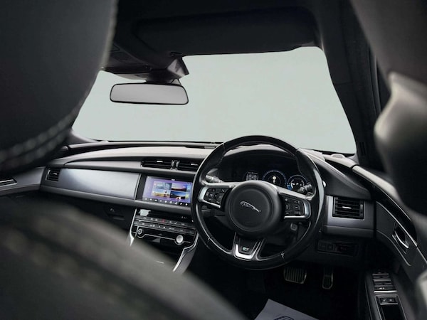 Used Jaguar XF 2017 for sale - 76267307: Photo 17